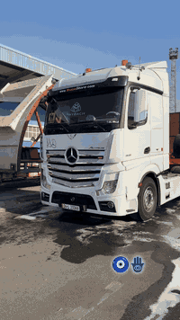 سلام عليكم سياره لودر للبيع راس وحش موديل 2016 جانبو موصفات السياره رتايدر سقف ليزر علامه ضوئيه تبريد ثلاجه صوبه كامره حساس سبايدرات هورنات بلادي تخم تاير  رقم دهوك راس فقط يعني مامربوطة تحويل مباشر العربانه  تركيه تخم تاير طول 10م عرض 3م ارتفاع 105 جاهزه للعمل للستفسار 
*********** مكان السياره ديالى
