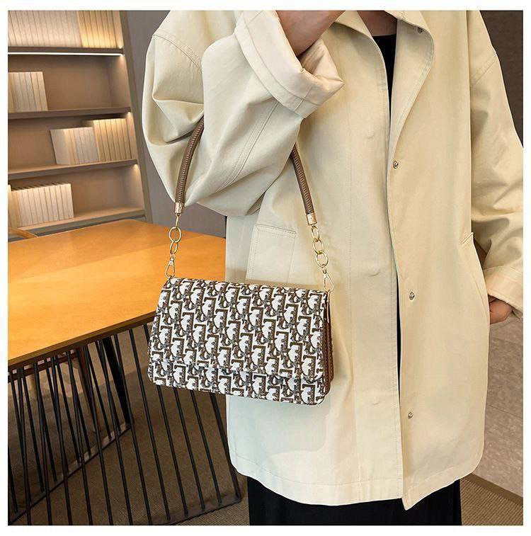 العرض الأقوى وصار ميتفوت! 👜🔥
حقائب كوالتي عالي، ألوان تجنن، وسعر خيالي بـ 5 آلاف بس!
المفاجأة: التوصيل صار موحد.. سواء أخذتي قطعة وحدة أو درزن كامل، التوصيل يبقى بـ 5 آلاف فقط لكل العراق! 🚚🇮🇶
جمعي صديقاتج وطلبوا سوا حتى توفرون بالتوصيل
حجز وتساب ***********
