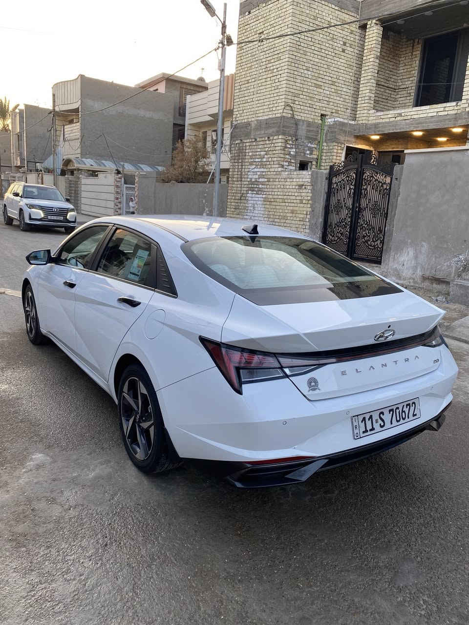 سلام عليكم
 النترا موديل 2022 خليجي
مكينة 2000 ام الضمان 
فول مواصفات الخليجي
ماشية 57 الف 
بيهة مكانين بارد فقط 
السعر 180 وبيهة مجال
مكاني بغداد 
رقم الهاتف :***********
