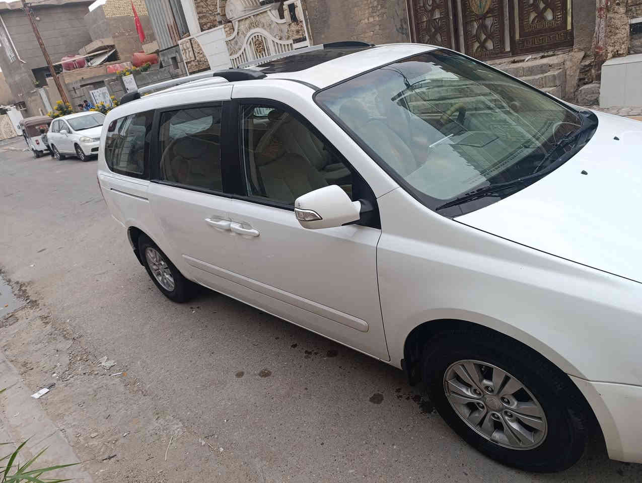 سلام عليكم عندي كية كرنفال خليجي 2014 رقم اربيل دولي بسمي سيارة جاهزة من كلشي  محرك كير مكفولات سيارة بيها قطعتين تبديل وقطعتين صبغ وسونار مرفق بل منشور سعر 157 بيها مجال بسيط  ستفسار على هاذة رقم ***********  مكان واسط نعمانية الي مايعجبة السعر يعبر المنشور بكلمة طيبة وربي يرزق الجميع
