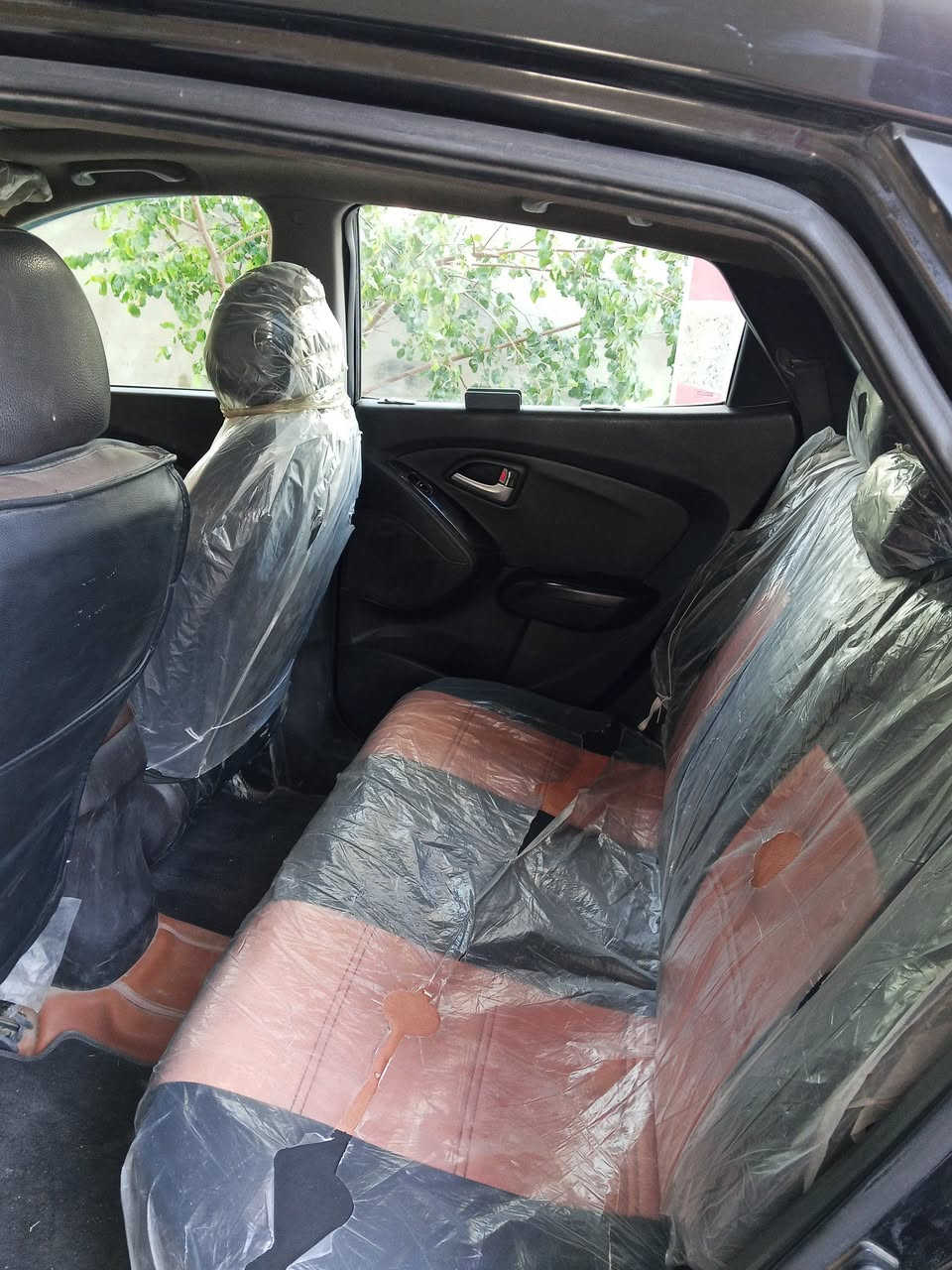 السلام عليكم من رخصة الادمن.
توسان2013 امريكي الاسرائليه
رقم بغداد باسمي تحويل ثاني يوم.
مكينه 2400 دوش. 
فور ويل.
فول بانوراما.
قماره طكتين
زنزن
تحكمات
دمام بلجنطه
بصمه
تبريد 
بنيد وجاملغ بدلات 
بيه صبخ الصفحه اليمن اثر شخط  

تخم تايره جديد
صدر امامي خلفي جديد.

شاشة جبيرة تبريد جديد.
ماشيه 172 كيلو.
السعر 135 $ وبيها مجال بسيط  مراوس هم
المكان بابل اطفيل
***********
