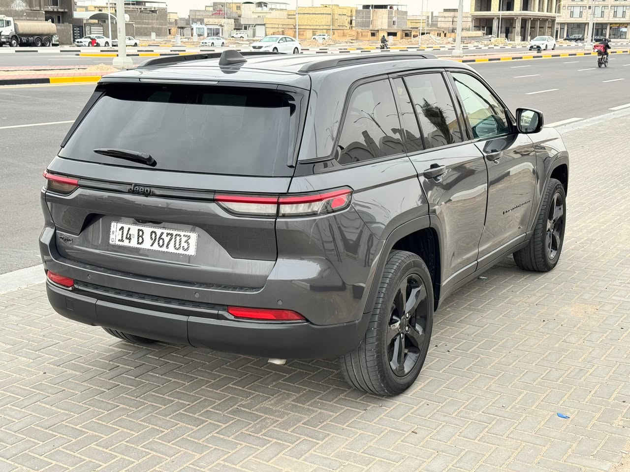 {1} الفئة : ALTITUDE
{1} الموديل : 2022
{1} عداد المسافة : 47 الف
{1} اللون : نفطي
{1} اللوحة : رقم بصرة دولي باسمي 
{1} السعر : 310$
{1} المحرك : 6 سلندر 3600
{1} حادث السيارة : كل الايرباكات سليمة السيارة فقط البنيد مبدل ومصبوغ بدون شاصي بدون لغد صور الحادث بالمنشور سيارة جديدة
{1} رقم الشاصي :
                         1C4RJHAGXN8623214
المواصفات  : فتحة - كشنات جلد - تشغيل عن بعد - صندوق كهربائي- حساسات خلفية - فورويل - رادار جانبي - رادار امامي - رادار خلفي - لايتات LED الخ..
للأستفسار الاتصال على ***********
