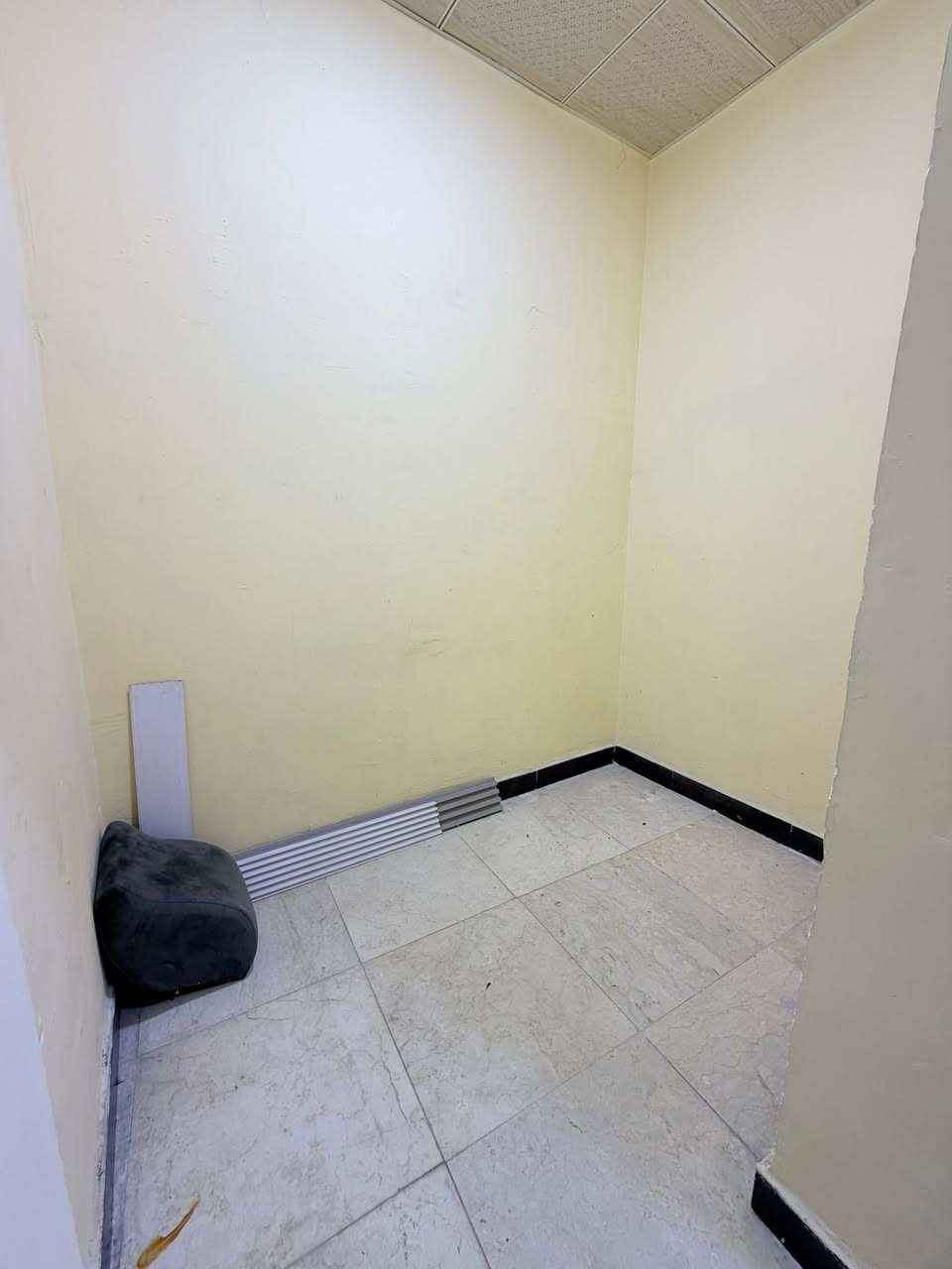 🔶(شقه طابق اول للايجار)🏡✅//موقع تجاري //
🔹(الموقع الطويسه قرب شارع مركز الرباط وقرب مطعم باربكيو)

🔸(تحتوي على/ غرفتين منام/ صاله/ديوانيه/ مطبخ / صحيات / مخزن /صطح )

✔️✔️ المساحة (120) متر//تقع على شارع (20) متر //

 // سعر الاجار (مليون)//تصلح لشركات او المكاتب //

🔻(عنوان شركة الجوادين للاستثمار العقاري )
 ( /الجنينه /نهاية /شارع المصلحه / قرب سوق الجبيلة ) 

//لطلب والاستفسار الاتصال على الارقام لتالي//

واتساب +اتصال ***********
واتساب + اتصال ***********
