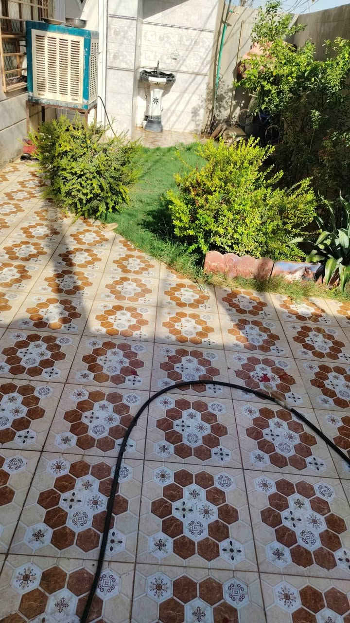 سلام عليكم دار للبيع المو شراي لا يتصل ولا يضل يتفلسف براسي رجائن  اني مو بياع شراي  محتاج فرق المساحة ١٥٠ ركن علا شارع ٦٠  سايدين واصل مي كهرباء مجاري فقط باقي تبليط اريد امراوس بقطعة بقريت مندلي قريبة علا كلية ديالى يم دائرت الكهرباء ولمدرسة. سعر الدار  ١١٠  كاطون الرحمة مجمع الصناعي قرب جامع مالك الملك  رقم الدار ٦٦٠٣  & ***********
