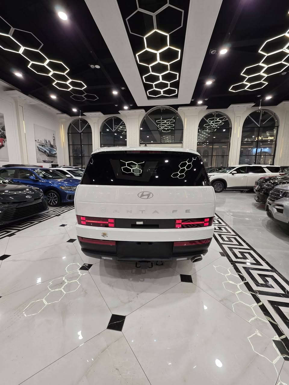 هونداى سنتافى وارد امريكى موديل 2024 بدون صبغ دعاميه لدعامي مواصفات SE تجى شاشه وكامره حساسات رادارات تحكمات ستيرن  وشاشه الكترونيه هوايه مواصفات اخرى مكان سياره اربيل للتواصل ***********على واست اب سعرها 223$بدون لوحات
