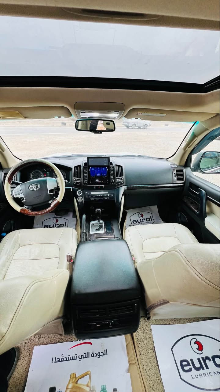 السلام عليكم 
بيع او مراوس 
لاندكروز 2009 vxr 4.6 v8
ماشية 173 الف كم 
رقم بغداد دولي مميز تقريبا 
مكينة كير مكفولات 
غرفتها جديده 
مواصفات معروفة 
صدر جديد تخم تاير 
سياره مكفولة من صبغ والتبديل 
السونار بالمنشور  
السعر 279 
العنوان ديالى بعقوبة 
للاستفسار 
*********** بعقوبة, ديالى
