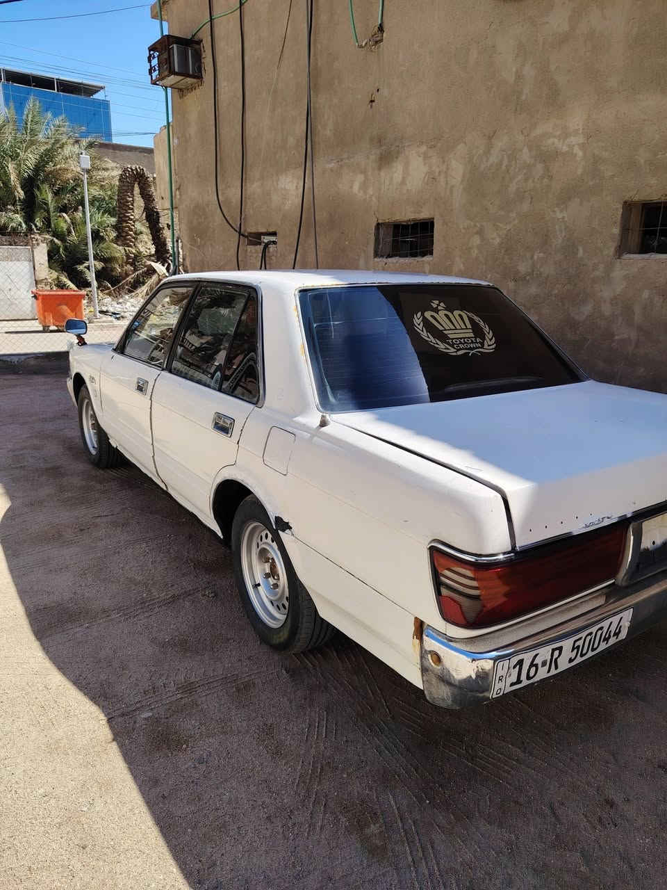 سلام عليكم للبيع مستعجل سبب طارء نوع تيوتا كراون سيدان ديلوكس أيسر ابلاد مديل ١٩٩١سياره رقم انكليزي بسمي تحويل ثاني يوم مكينه وكير ٢ونص فيشه وحده كفاله وين ماتريد تفحص  ولي مايريد يحول لايخابرني اشرط وياه يوم ثاني يحول  بصره جمهوريه شارع دفاع المدني سعر ٦٨ورقه ***********
