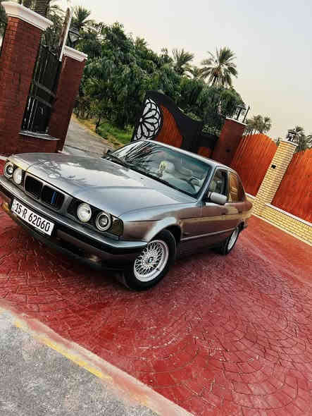 سلام عليكم 
بيئم ٥٢٥موديل ١٩٩١
محرك مسكر فانوس 
كفاله كير محرك 
تخم تاير جدد 
سياره باسمي تحويل ثاني يوم 
سنويه جديده إلى سنه ٢٠٢٧ 
سياره حلوه ونصبته حلوه 
يحتاجلها ترتيبات بسيطه 
يحتاجلها صدر امامي فقط 
وبيه معجون ب البنيد وتعديل ل دعامية موجوده صوره 
والجاملغ الخلفي من جه السايق بي ضربه بسيطه 
السعر ٥٥وبي مجال لشرايه اتصل على الرقم 
 مكاني بغداد ***********
