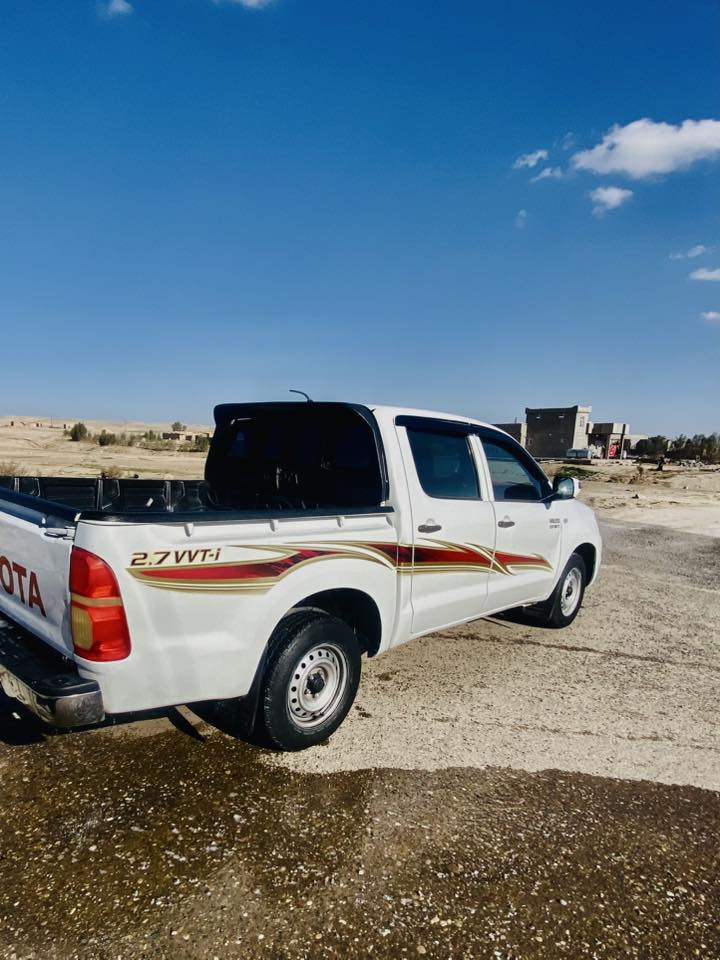 السلام عليكم
هايلوكس موديل 2008 
محدث. 2010 
رقم بغداد مشروع وطني _تحويل ثاني يوم 
شاصي 19سعودي 
تدفئه _تبريد شغال 
صدر جديد 
محرك وكير وإكسل. وشاصي _شرط ١/١ 
مسجل شاشه 
كهربائيات فول شغاله 
السعر 135وبيها مجال بسيط. 
***********
