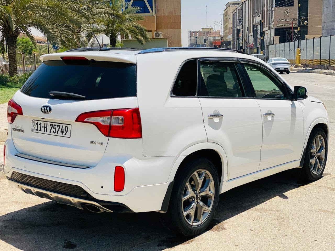 سورنتو مديل 2015امريكي حادثه جاملغ وبنيد بدون داخل بدون ارباك السعر 165للأستفسار *********** فول مواصفات SXاعلى مواصفات بالسورنتو 
بنيرامه شاشه بردات خلفيه  كامره تحكم استيرن كشنات جلد وكهربائي جنطه كهربائيه خزن ميموري كشن ذكي مري شفط وقلاب رادار جانبي حساسات خلفي وأمامي كشنات تبريد تدفئه 7راكب 6سلندر 3قطع تبريد 3انضمه قياده رقم بغداد دولي سنويه مجدده مكان كربلاء 
((علمآ السونار مرفق مع الصور ))
