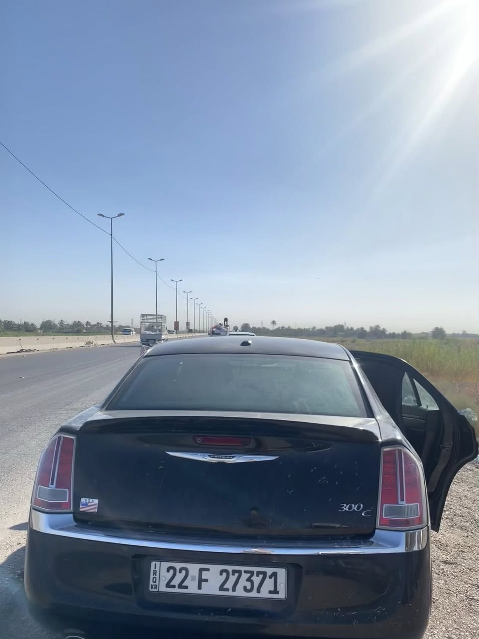 اوباما 2014 c300.                                                                    فول موصفات عده لفتحة
وارد أمريكي داخلة گلين  بيها قطعتين بدون صبغ
بصمة تشغيل ؏ـن بعد
كشنات ميموري خزن
مكينة V8 5700 
بردة خلفية
دوسات بانزين وبريك كهرباء
كشنات كهرباء 
جام اوتو 
كير عصا
بجم محدث 2017
رقم اربيل بأسمي
شاشة وثيمات SRT
مكاني بغداد 
رقمي ***********
بيع او مرواس
