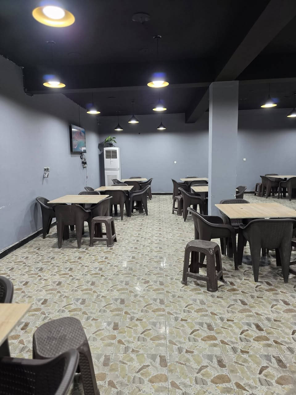 السلام عليكم كوفي بلاتنيوم للبيع مساحه 200متر
مجازه من الصحه
اراكيل طه فقط عدد21
سستم كامرات 
سستم كاشير وميز كاشير 
بلي فور مهكر عدد 2
شاشه عدد 4وحده 85 و3حجم 60
عارضه +مجمده
بليارد سوبر ماستر 
ميز دومنه 15كراسي عدد 46
نضام رابعه4
كوفي كامل وبعد هواي إشياء مذاكرهه الي يحب يتفضل يجي ويجيك ويتحول بأسمك
اخوان الله يحفظكم بس الشراي يتصل عل رقم 
*********** العنوان بغداد الاعلام شارع سوق اميمه
