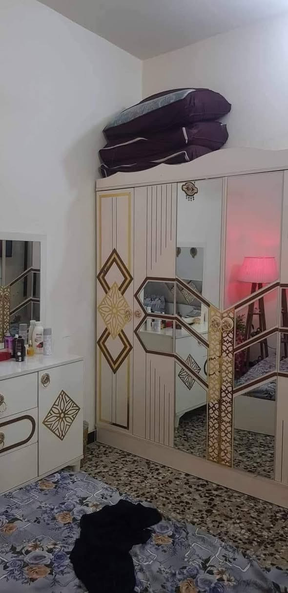 السلام عليكم مشتمل للبيع ٥٠متر الشعب مجاور محطه سما بغداد زراعي سند ٢٥ طابقين كامل سعر ٨٥ ***********
