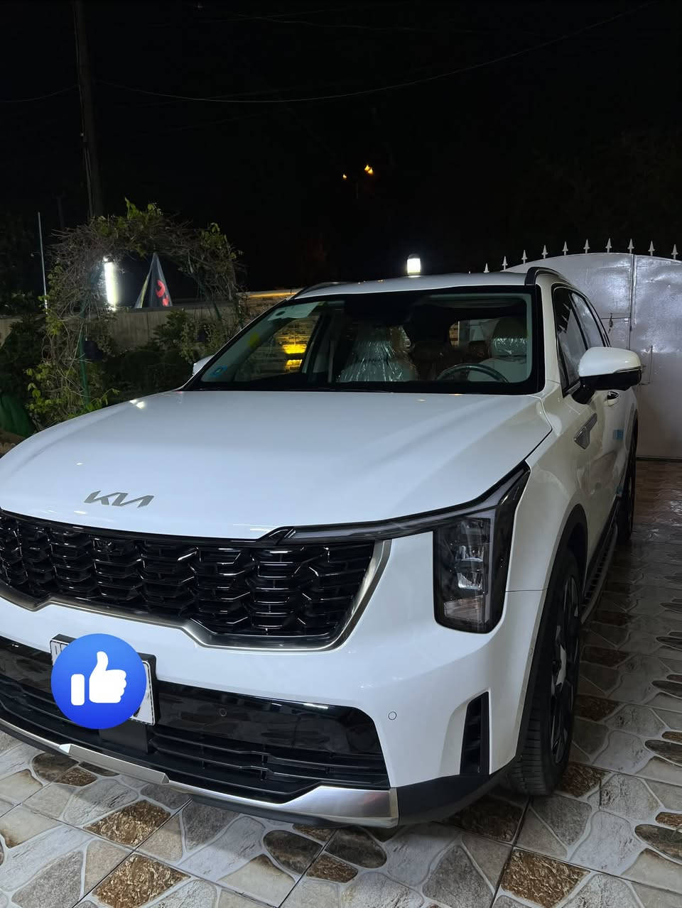 للبيع: كيا سورينتو 2025 (زيرو)
🚗 المواصفات:

* الممشى: 800 كم فقط
* المحرك: 6 سلندر
* تابعة للدولية العراقية
* ضمان 5 سنوات
* 3 تبديلات دهن مجانية
* السيارة شرط الفحص، والفول معروف.

1. مقاعد جلد مع تحكم كهربائي للسائق والراكب الأمامي.
2. تشغيل عن بُعد مع نظام الدخول والتشغيل بالبصمة (أمام وخلف).
3. حساسات ورادارات أمامية وخلفية (12 حساسًا).
4. جنوط (ويلات) قياس 20 إنش.
5. دواسات جانبية للصعود.
6. شاشة معلومات وترفيه (Data Show) تدعم Apple CarPlay وAndroid Auto.
7. شاحن لاسلكي للهاتف.
8. نظام ترحيب عند الاقتراب من السيارة.
9. جميع النوافذ أوتو مع التحكم بالفتح والإغلاق من الريموت.
10. مرايا جانبية طي كهربائي مع باب خلفي (جنطة) كهربائي.
11. مصابيح LED.
12. أربعة أوضاع قيادة.
13. فرامل إلكترونية (زر) مع Auto Hold.
14. مثبت سرعة.
15. إضاءة داخلية محيطية بـ 34 لونًا.
16. ناقل حركة إلكتروني (Gear Mouse).

📞 للاستفسار:***********
