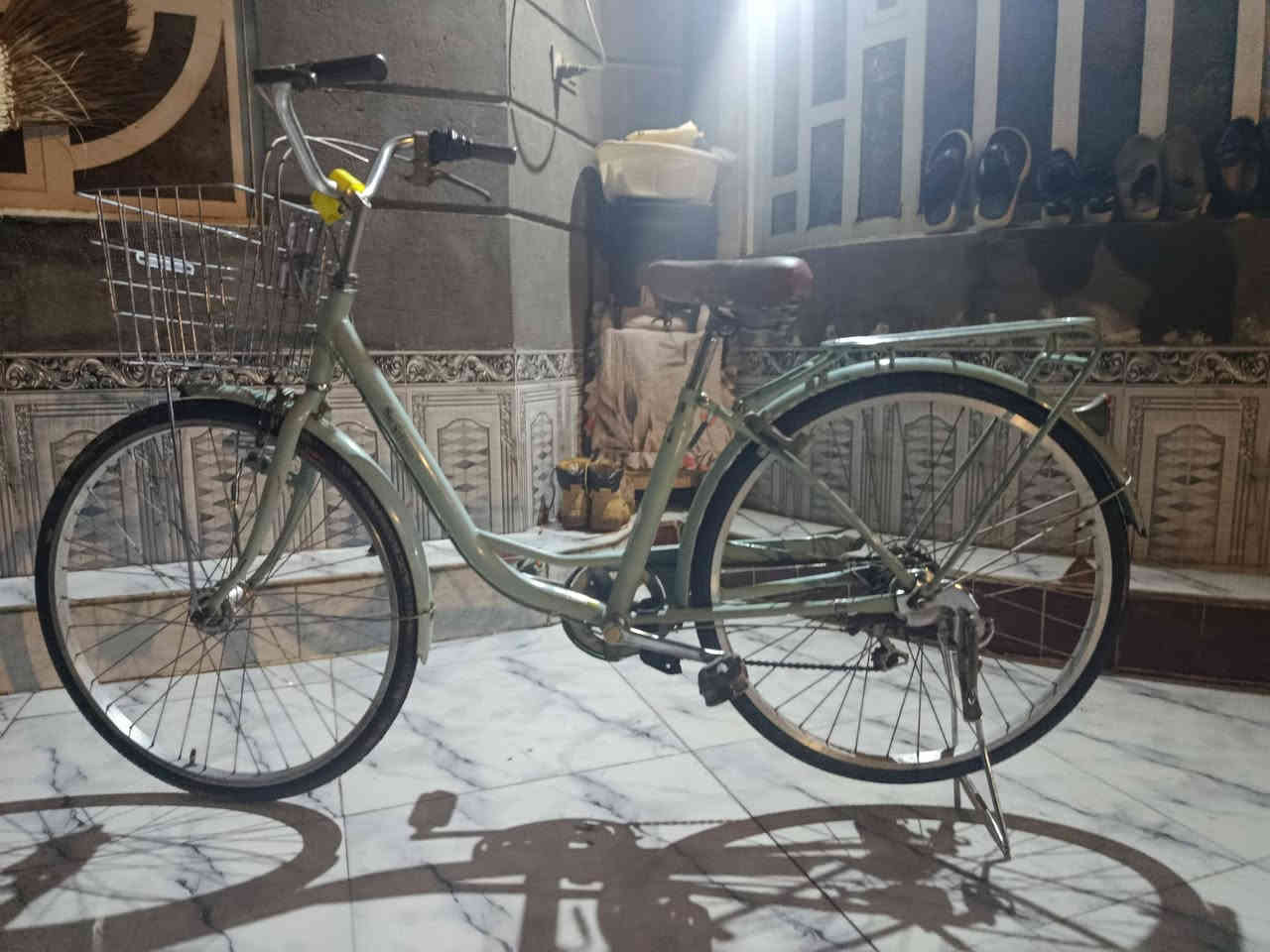 السلام عليكم متاح بايسكل ياباني اخو الجديد نظيف حجم 26جاهز من كلشي 85وبيه مجال بسيط  العنوان الهوير هاتف ***********
