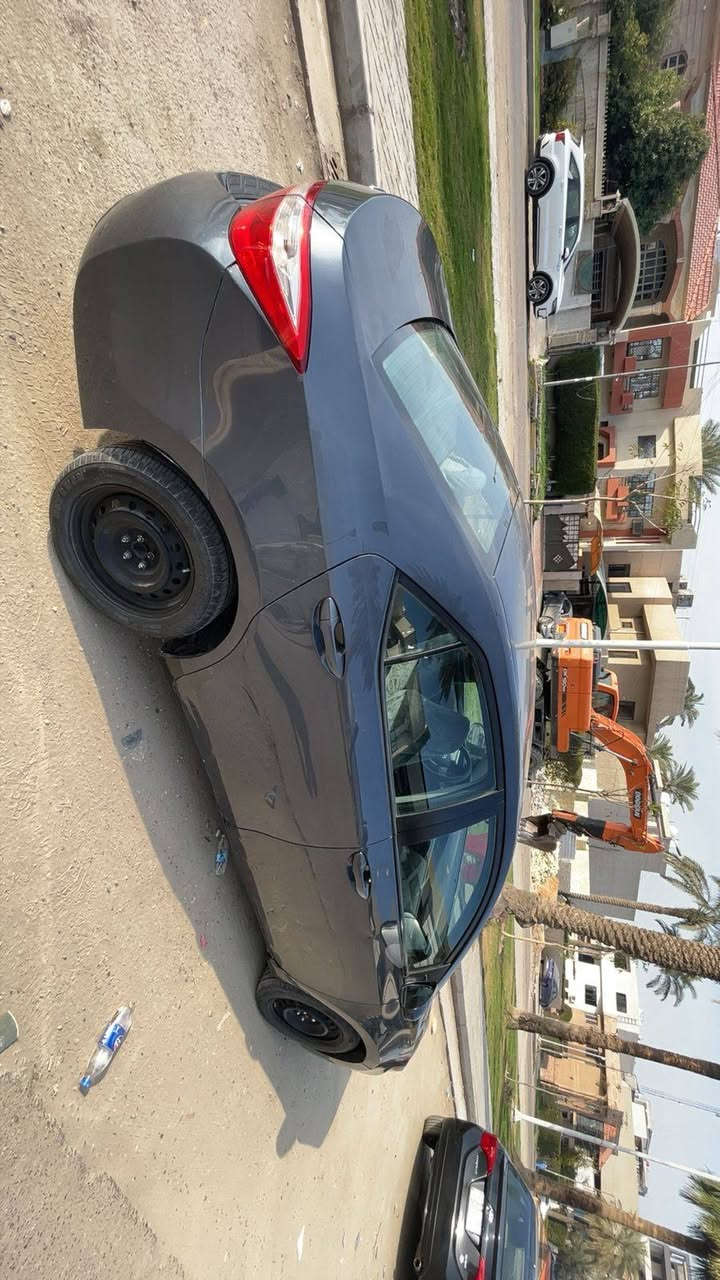 السلام عليكم للبيع كورولا 2016 وارد امريكي الاتصال ***********
