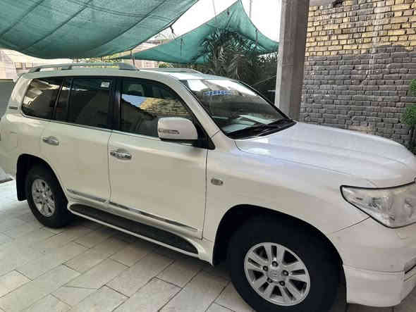 لاندكروز موديل 2011 (شركة ساز )
سياره فول مواصفات 
بصمة شاشة تاب لكزز سلايت روف تبريد 3 قطع 
دفع رباعي شاشة خليفه بلازما
ماشية 66 الف 
وبعد بيه مواصفات اخرى 

سياره مكفوله كفالة عامة رقم بغداد بأسمي 
حدادية كير مكينه على البلاد ياباني أصل 

اخوان كل المواصفات بالسياره ذكرتهن بالنشر 

السعر خاص وهذا رقمي ***********

ولحد يكلي شبيه ما بيه
