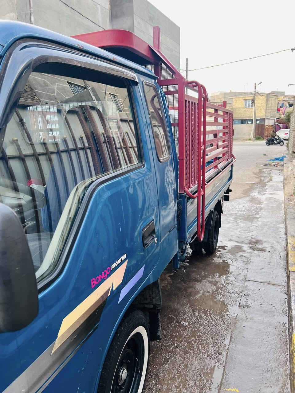 سلام عليكم كيا ام عيون موديل ٢٠٠١ كير ومحرك وشاصي مكفول تخم تاير جديد رقمه واسط باسمي السياره تحويل مباشر مكان السياره بغداد الكمالية السعر ٧٠ وبي مجال ***********

