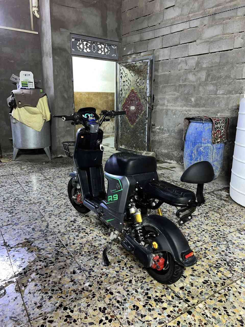 سلام عليكم
R9 للبيع 
السعر 500 وبي مجال مستعجل على بيعتها 
الدراجة نضيفه قبل شهر اخذتها برغي نقص ما بيها بعدها بلاد كلشي ما ناقصها 
كلشي شغال بيها بصمة ، سويج، اشاير .... 
مابيها نقص كلش 
الدراجه ما ماشية هواي وكلش حلوه 
4 نمر واقصى سرعة 109 حقيقي 70
بطارياتها زينه وحلوه والدراجة جديدة بعدهي حتى ما ماشية هواي كلش نظيفة وخدش ما مخدوشة 
الدراجة ما شاءالله عليها تخبل ومابيها اي شي ناقص كاملة مكمله على اخر حبه بطارياتها 32 مو 16 ملفها 1200
مكاني ابو الخصيب بهادرية 
وبالعافية على الي ياخذها 
*********** اتصال 
واتساب
