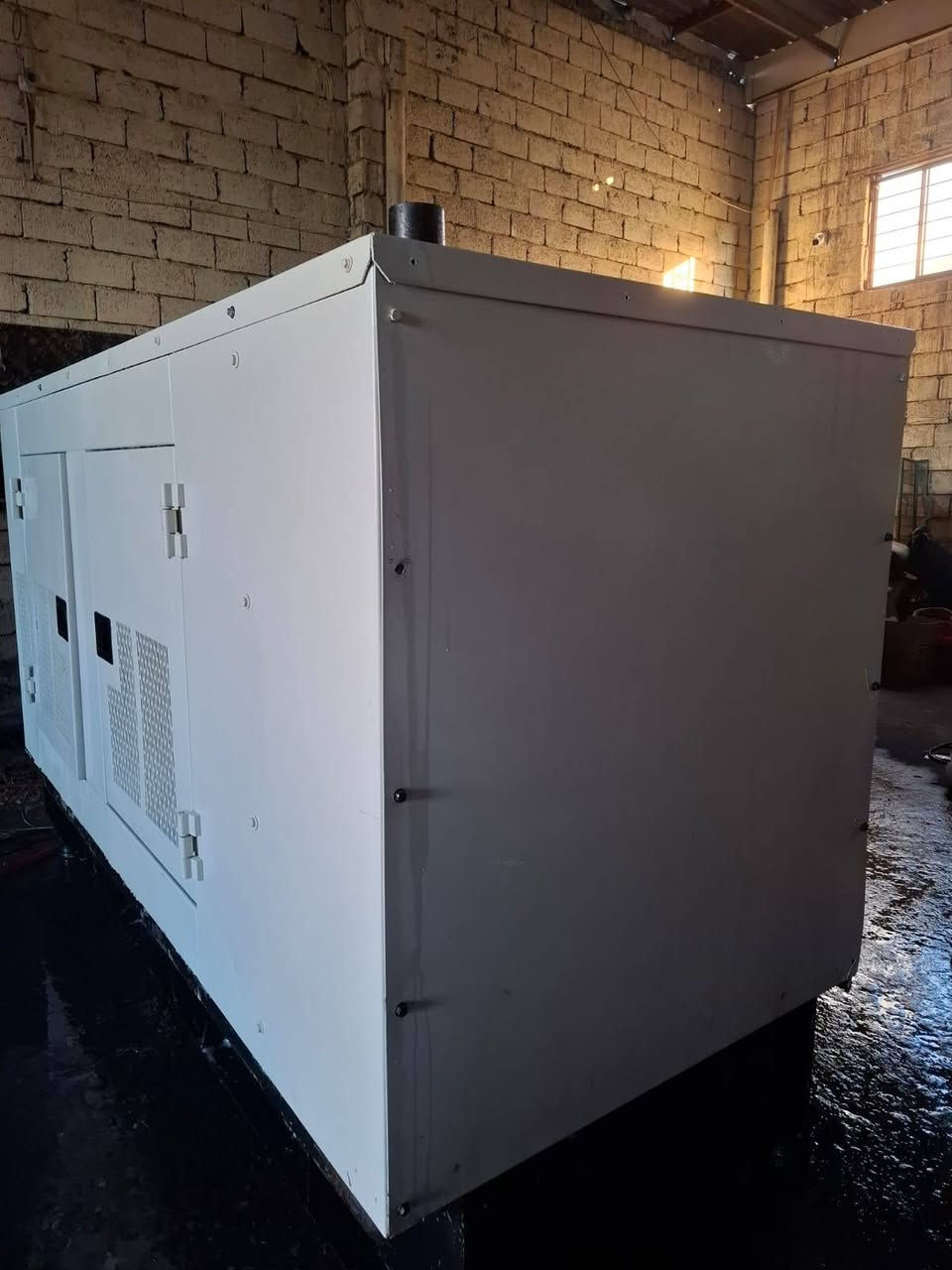 سلام عليكم من رخصت صاحب الكروب توجد جميع انواع المولدات بجميع احجامها وبسعار مناسبه جدا جدا جدا العنوان أربيل شارع ٦٠ الاتصال علا الأرقام *********** ابو يوسف واتساب ***********
