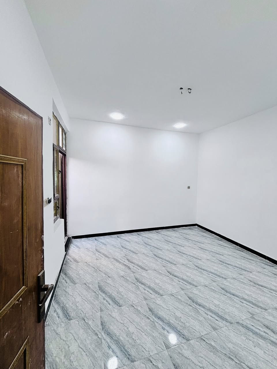 دار للبيع 100 م طابق واحد استقبال مطبخ صحيات غرفه منام وحده 
قريب المدارس بالسلطان #السعر_مناسب 
للتواصل خاص او الاتصال ***********
