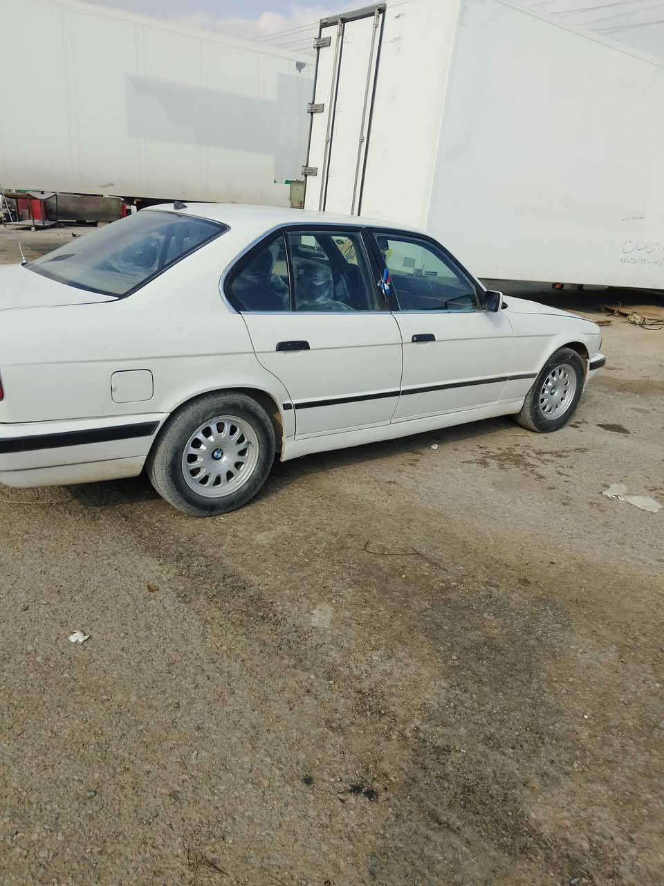 سلام عليكم بي أم 525 مسكر موديل 93 داخله هزة شرط التحويل غرامه 155 ألف گير ومكينة بشرط داخلها حلو جام 2 كهرباء سعرها 55 وبيها مجال العنوان سليمانية ***********
