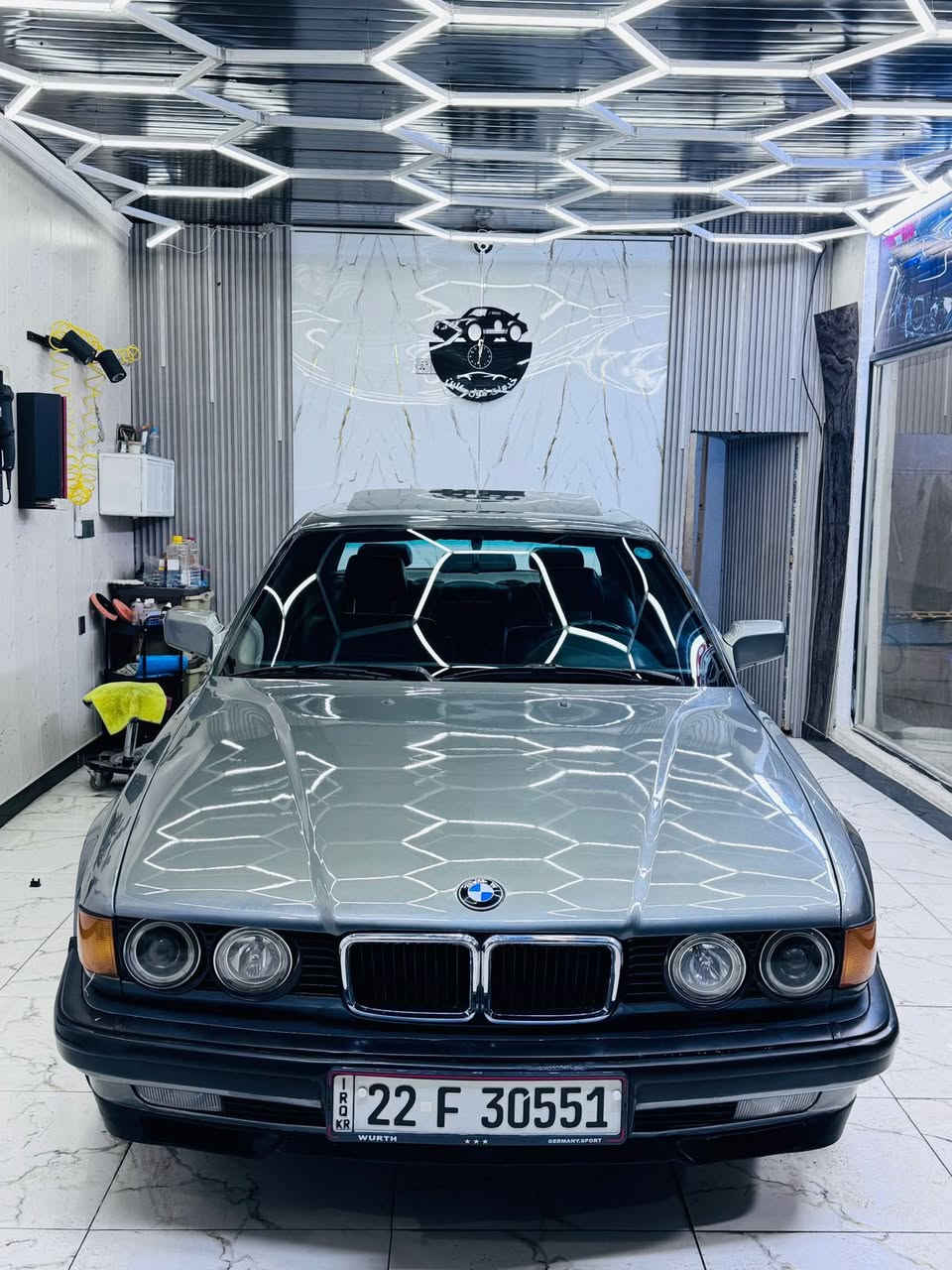 السلام عليكم 
بي ام دبليو bmw 735
الموديل : 1992 وارد يابان
المحرك : V6 مفتوح 
دبل جام + فتحة سقف
الكشن كهربائي جلد 
مكفولة من الضربة مصبوغة جمالية 
تخم تاير جديد 
تدفئة + تبريد شغال 
بججم عريض السيارة مكانها واسط - الكوت 
بأسمي شرط التحويل السنوية نافذه لغاية 2031
ارقام جديدة هزة جديدة 
السعر : 80 ورقة 
للاستفسار الاتصال فقط على الرقم : *********** غير متواجد على الفيس بوك
