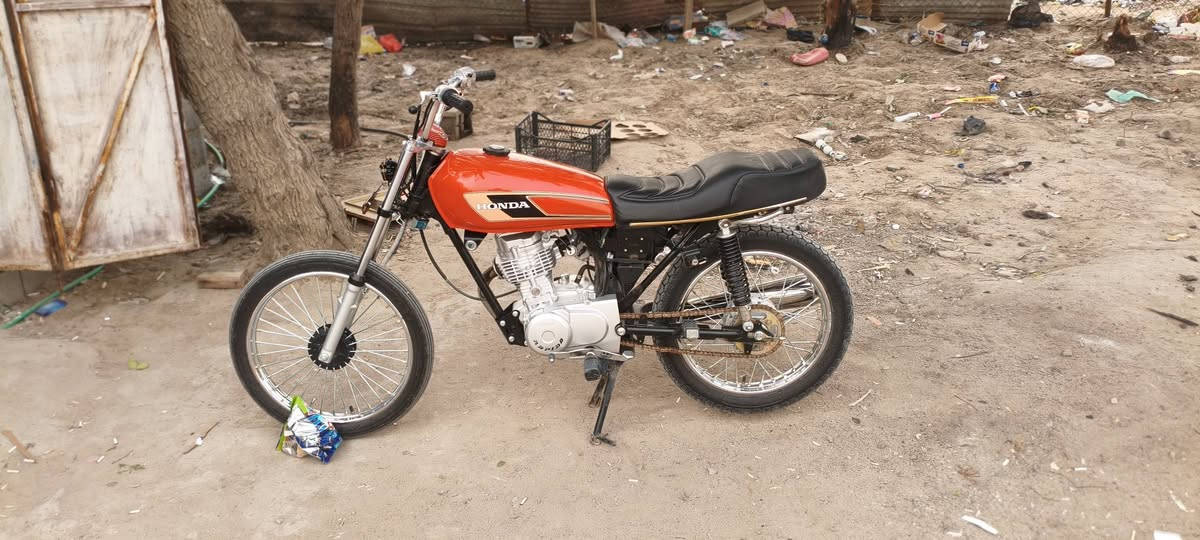 السلام عليكم دراجه رابيدو للبيع ادوات توه معمره الدراجه بعدها ع سحك الدراجه كلشي مابيه تجي وتشوفه شوفت عينك السعر 700وبيه مجال قليل لشراي رقمي ***********
