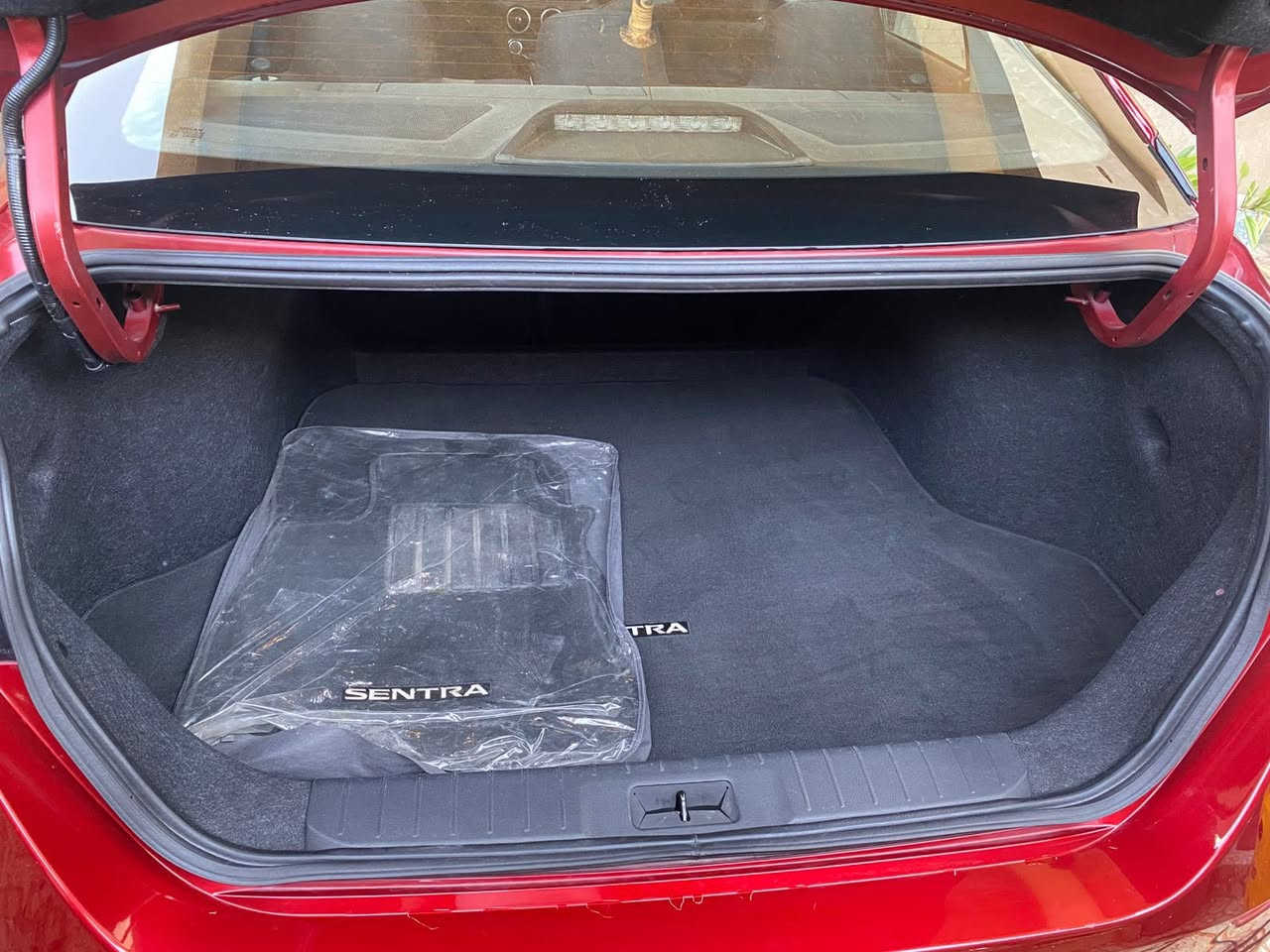 سلام عليكم نيسان سنترا موديل ٢٠٢٥ موصفات SV شاشه جبيره رادار امامي وجانبي وتحديد مسار بيه صبغ خشم البنيد فقط سياره بسمي رقم ديالى سنويه ال30سعر ١٤٥$بيه مجال بسيط المكان بديالى ***********
