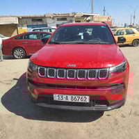 جيب كومباس ٢٠٢٣ محرك ٢٠٠٠ تيربو فول مواصفات عدا الفتحة  السيارة ماشية ...