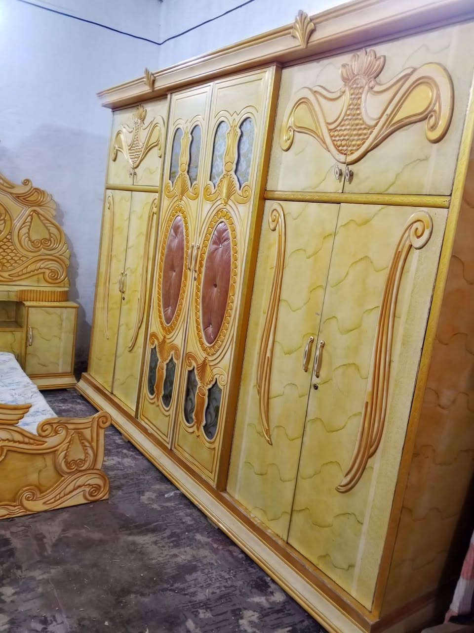 750غرفه ست ابواب اخت الجديده مال عرسان فول نضافه صاج داخل وخارج صبغ حراري بغداد الحسينيه مال الراشديه وعندي توصيل ***********
