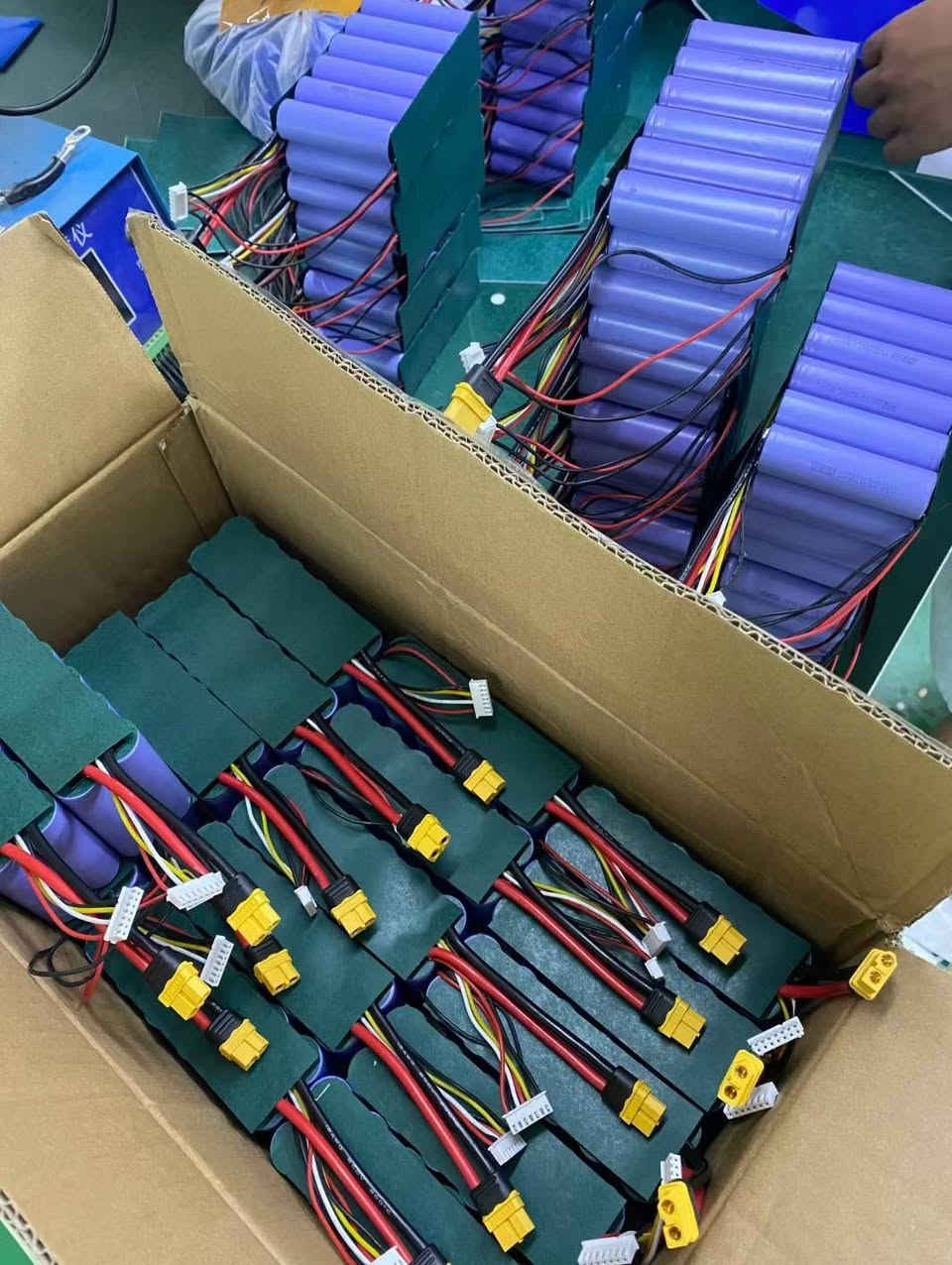 Our company provides OEM customization services for lithium ion and LiFePO4 battery packs with voltages of 3.2V, 3.7V, 6.4V, 7.4V, 9.6V, 11.1V, 12V, 12.8V, 14.8V, 16V, 18.5V, 20V, 21V, 24V, 26V, 36V, 48V, 52V, 60V, and 72V.Etc.
Polymer battery pack,AA,AAA Ni-MH battery pack,AA,AAA Ni-Cd battery pack,18500,18650,21700,14430,14500,26650,46950 Lithium battery pack.26650,26700,32140,33140,40135,32650,32700 LiFePO4 battery pack OEM services.
Provide 300mah, 500mah, 600mah, 800mah,1.2Ah,1.5Ah,1.8Ah, 2Ah, 2.5Ah,3Ah, 4Ah, 5Ah, 6Ah, 8Ah,10Ah, 12Ah,15Ah, 18Ah,20Ah, 30Ah, 40Ah, 50Ah, 60Ah, 80Ah, 90Ah, 100Ah etc.lithium batteries pack and Lifepo4 battery pack OEM customized services.
If you are interested in our product,please send message below and  leave your whatsApp.I will contact you immediately.


**إذا كنت صاحب هذا الإعلان وتريد حذفه لأي سبب، رجاءا أرسل رسالة إلى الدعم الفني**