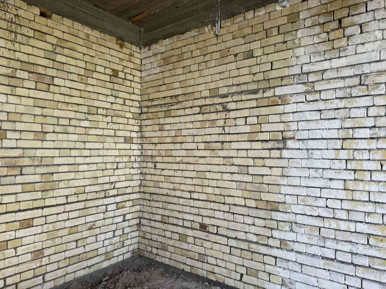 يالله السلام عليكم يعلن مكتب الخبير للعقار عن وجود هيكل طابو زراعي سند 25بناء طابوق مسلح يتكون من غرفه صاله مطبخ استقبال صحيات داخليه وخارجيه كراج سياره 
مساحته 150متر 
موقعه شارع سده محاويل مقابيل بانزينخانه الحمداني يبعد عن الشارع الرئيسي 150متر 
كافه الخدمات ماء كهرباء تبليط 
السعر. 37مليون بي مجال بصيط 
الاتصال ***********
