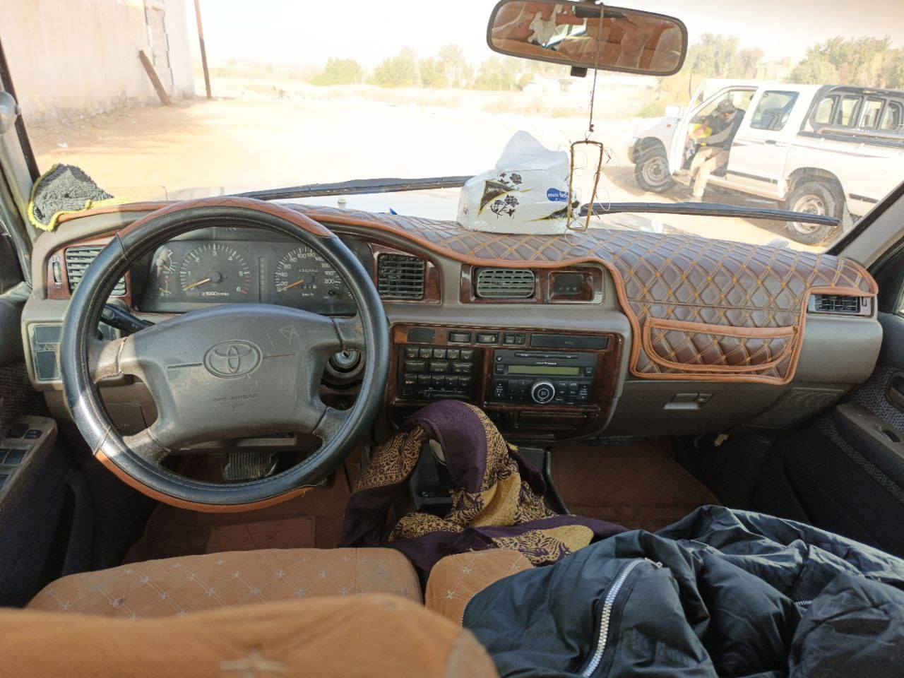 سلام عليكم لاندكروزر ليلى علوي موديل 97 مكينه وكير واكسن مكفولات بس بيهه شجره واكعه عليه بالقماره بس التكم مابيهن شي وباقيه السياره مكفوله تخم تاير جديد  العنوان الديوانية قضاء الشنافيه 
السعر 85 وبيه مجال 
***********
