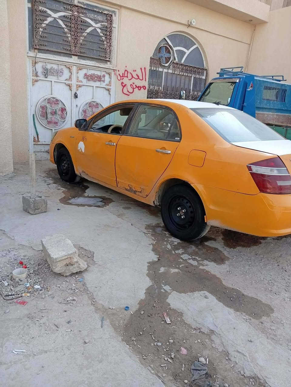 السلام عليكم جيلي موبل للبيع او مراوس ترهم مكينه وكير كورلا نحله حديث 18000 مصفره هيئه راعيه موجود بيها بابين بيهن خياس ودوسات بس  سعر 25 عليه غرامات مرور تنزل من سعر ***********
