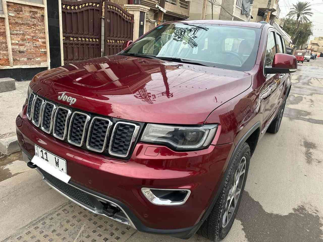 للبيع جيب كراند شيروكي
2019 خليجي لمتد بلاس السيارة بيها بارد بسيط بالجاملغ الامامي الباقي مكفول فول مواصفات 1/1 بنوراما جنطة كهرباء كشنات جلد خزن ميموري سستم صوت شاشات خلفية شاشة كبيرة تحكم ستيرن هيترات بالمري 
وضعيات قيادة مكينه 3600 رقم بغداد بسمي 
 تحويل ثاني يوم 
سيارة نظيفة وجاهزة ماشية 85 كيلو متر 
مكان السيارة بغداد 
السعر 275 وبيها مجال 
للاستفسار 
***********
