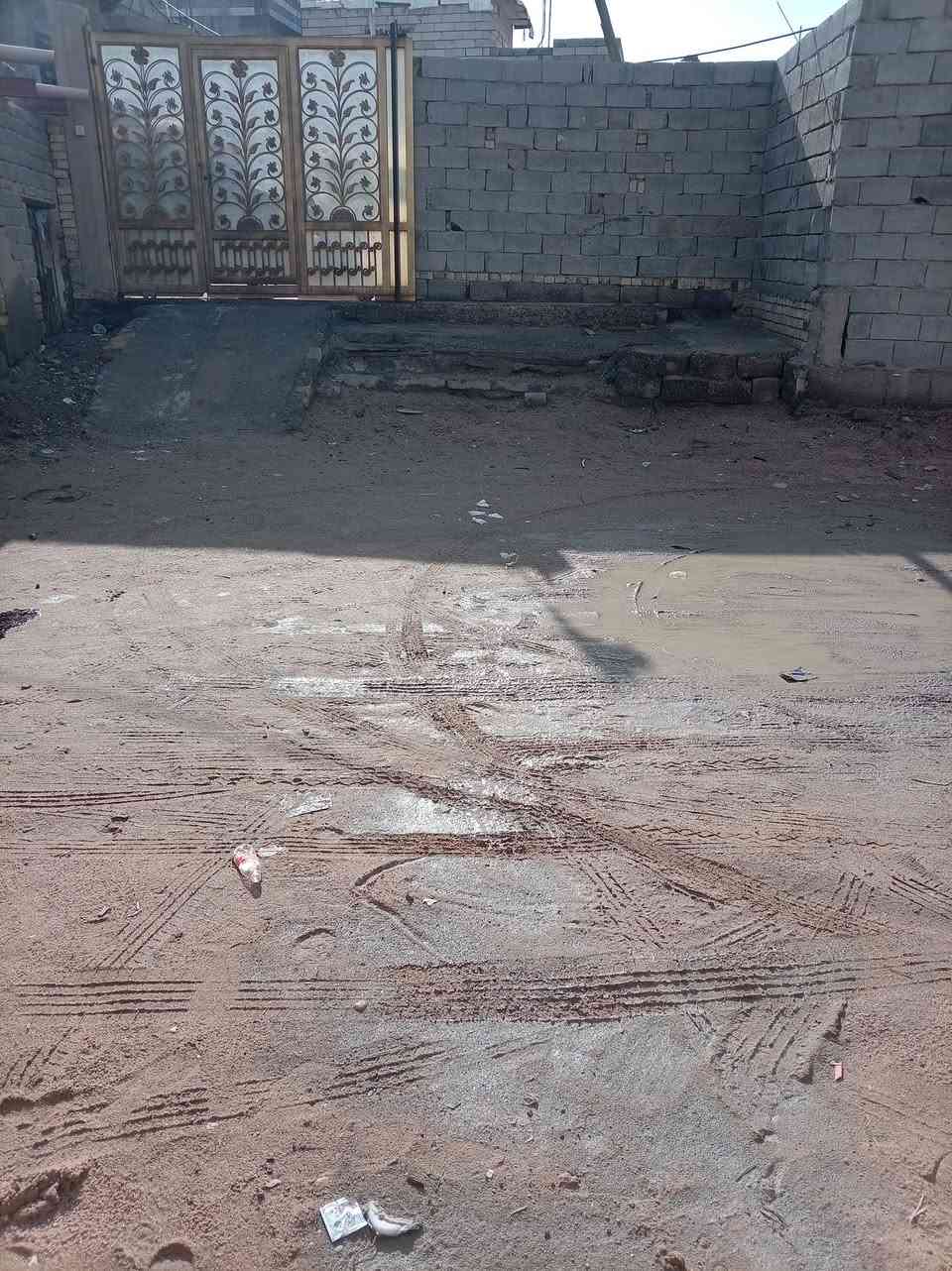 بيت للبيع ٢٣٠متر سقف كونكريت ٣غرف دوانيه هول مطبخ صحيات حديقة كراج مشاي خارجي معئ مشتمل عكادة مساحة ٢٢٠ متر مساحة الكلي ٤٥٠متر أرض زراعي ميرية كرمة علي منطقة الماجدية شارع السوق سعر ٥٥ بناء حديث ٢٠١٦رقم *********** جميع الخدمات متوفره
