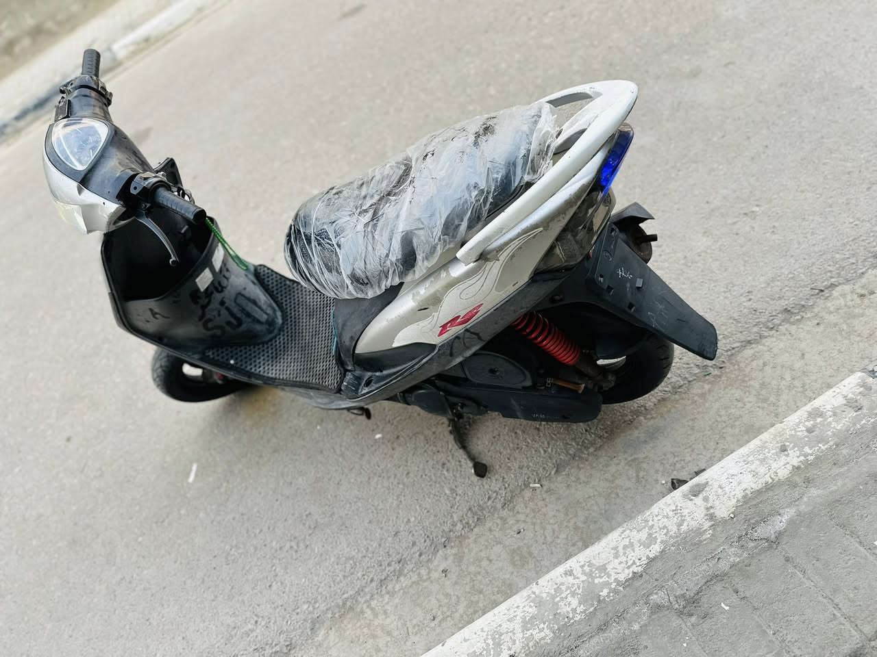 السلام عليكم ماكس عدله مامفتوحه كهربائيات كلها شغاله مختمه نفس الختم سعر 650 وبيها مجال لاستفسار ***********
