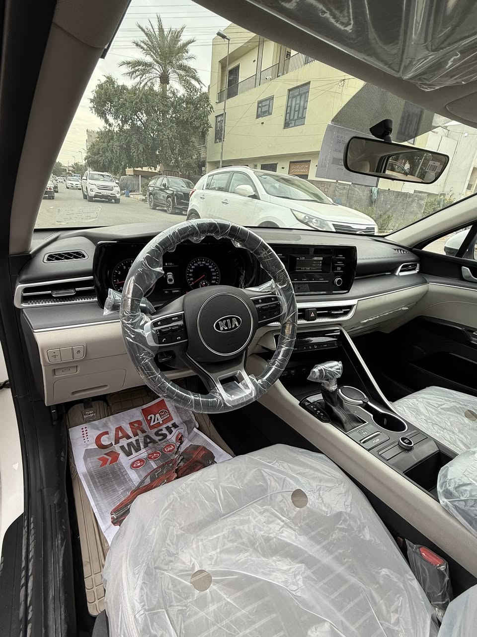 السلام عليكم K5 للبيع خليجي موديل ٢١كفالة عامه كلش نظيفه كير محرك صبغ تبديل بارد ماشيه فقط ٣٣الف كيلو حقيقي على ايد وحده من زيرو لليوم شرط التحويل السعر المطلوب ١٨٧وبيها مجال للاستفسار ***********
