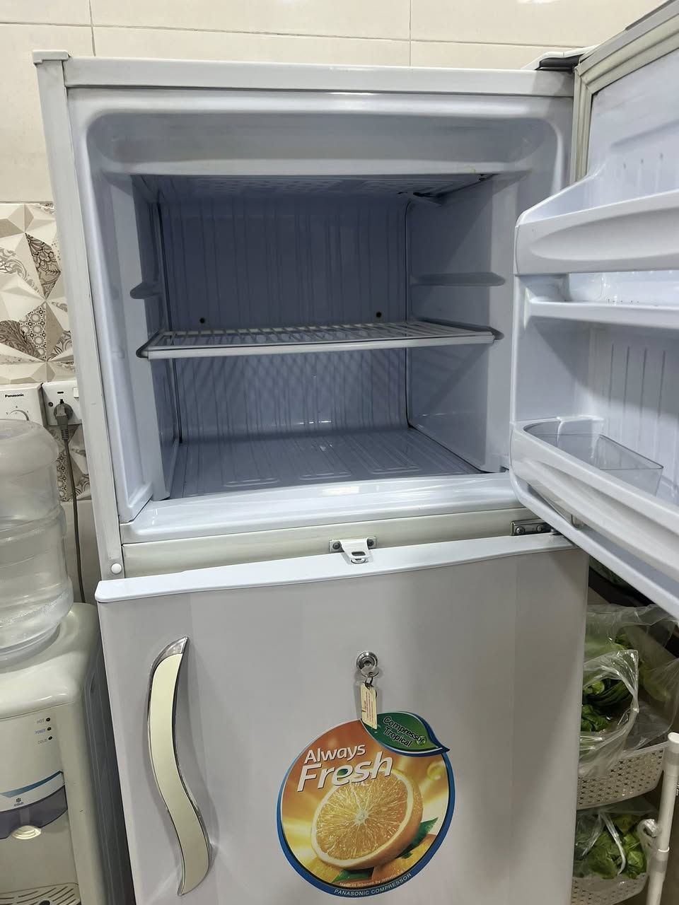 ثلاجه جديده للبيع نضيفه ماطورها شغال  السعر على الخاص


**إذا كنت صاحب هذا الإعلان وتريد حذفه لأي سبب، رجاءا أرسل رسالة إلى الدعم الفني**