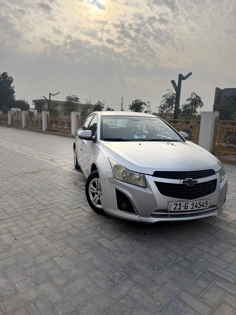 السلام عليكم 
شوفرليت كروز اللون سلفر ٢٠١٣خليجيه 
رقم سليمانيه انكليزي باسمي سنويه جديده 
داخل جلد بدون حادث بدون صبغ 
فقط البنيد مبدل 
ماشيه١٧٠الف حقيقي 
كير مكينه حداديه بشرطط كفاله 
تخم تاير جديد باتري جديد
السياره برغي ماناقصها ترايك وين متريد 

مكاني بغداد محموديه /***********
السعر ٧٩وبيها مجال بسيط
