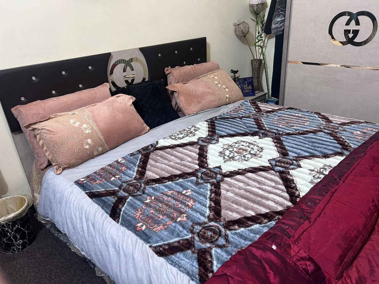 من رخصة الأدمن  ..  غرفة نوم للبيع مع كنتور صاج مع جزامه بأسعار مناسبه المكان حي العامل شارع ٣٠ للأستفسار الأتصال بالرقم بي واتسب اب او بالخاص على الماسنجر .. رقم الهاتف ***********
