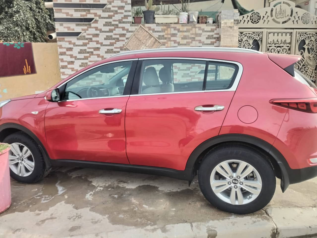 السلام عليكم سياره نوع كيا سبورتج وارد خليجي مكفوله من الضربه والتبديل والصبغ موديل 2017 وارد خليجي سنويه جديده سياره نص فول ماشيه قليل جاهزه مابيه اي نقص حجم المحرك 2400 جي دي مكان السياره ميسان ابو رمانه السعر 142 بيها مجال قليل الشري يتصل ***********///***********
