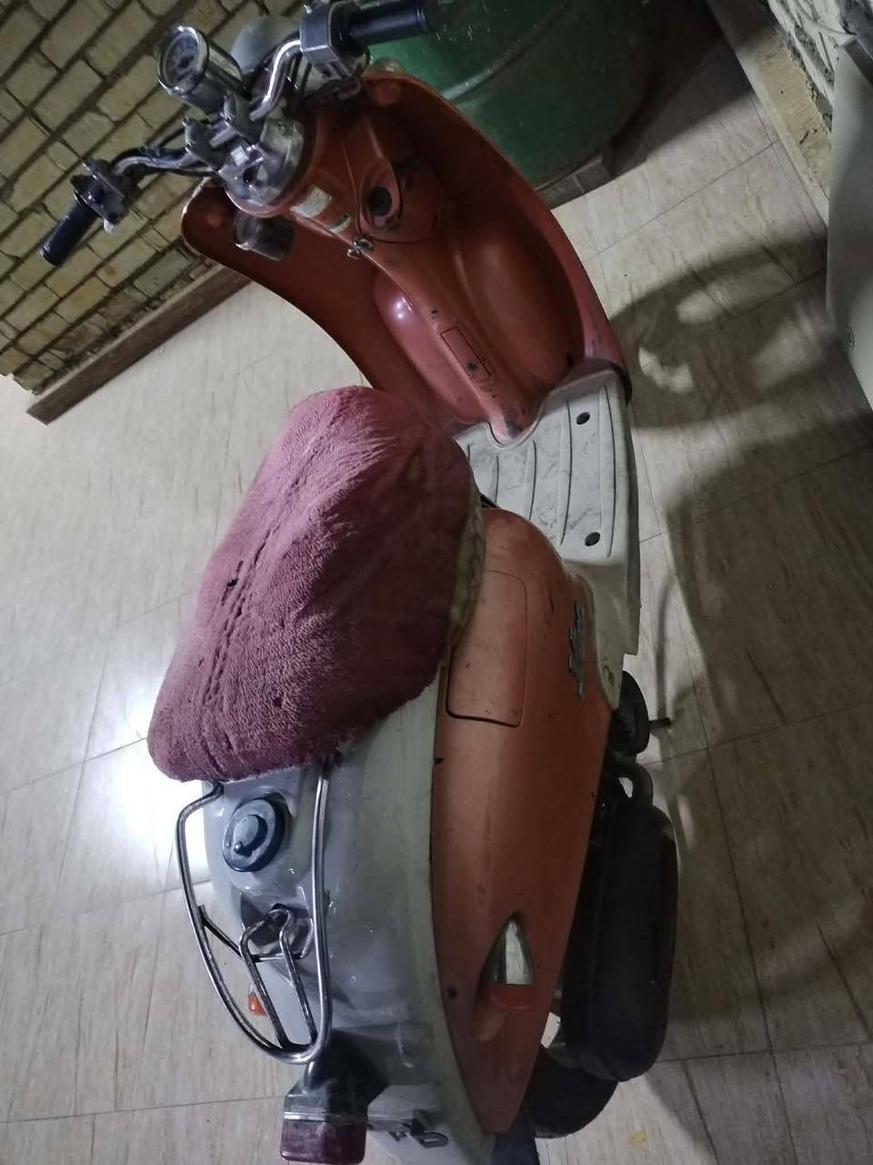 سلام عليكم
دراجه عبد حليم (كلاسك)
دراجه اطلع بيها بس للشغل دراجه نظيفه 
كامله السعر ٢٣٠ بيها مجال للطيبين الاستفسار اتصل على رقم 
***********
