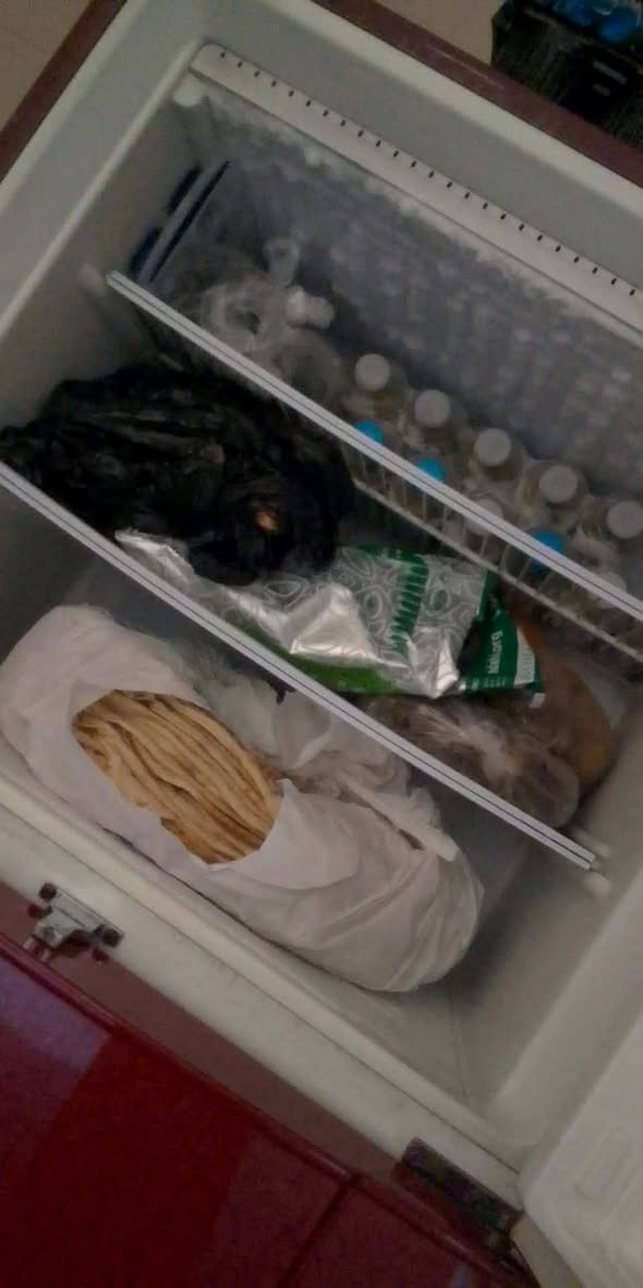 ثلاجه للبيع للشراي يتصل ***********
