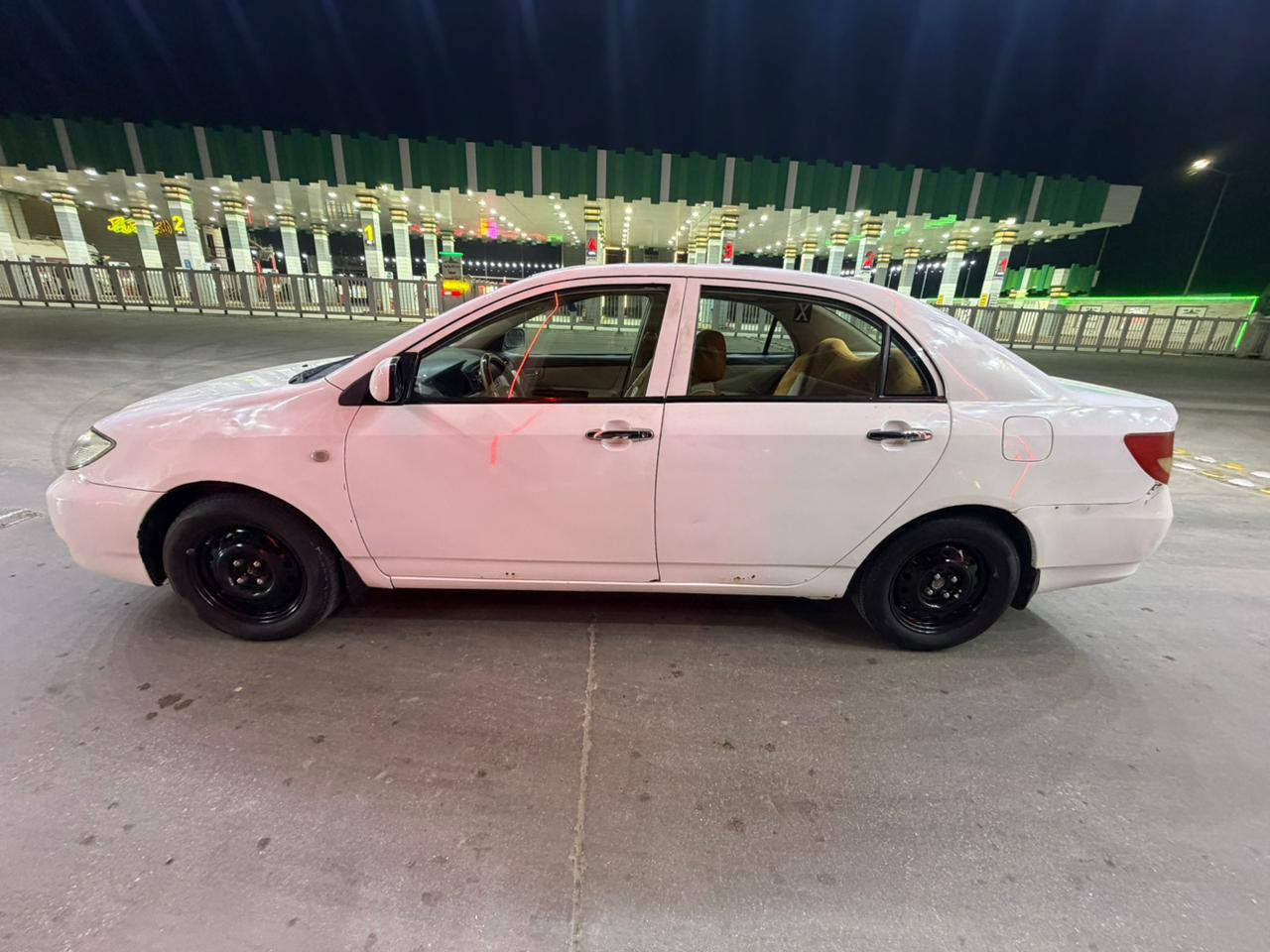 السلام عليكم
للبيع BYD F3
المديل 2013
كير اوتوماتيك 
باقي المواصفات معروفة
بدون صبغ ولا ضربة ع وضع الشركة فقط هلال واحد 
كير ومحرك جدد
السعر 63 وبيها مجال بسيط 
غير متواجد ع الخاص 
التواصل ع الرقم ***********
