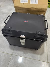 صندوق دراجة مع كامل ملحقاته عرضه ٤٥ سم عرضه٤٠ سم ارتفاعه ٣٥ سم السعر ٨...