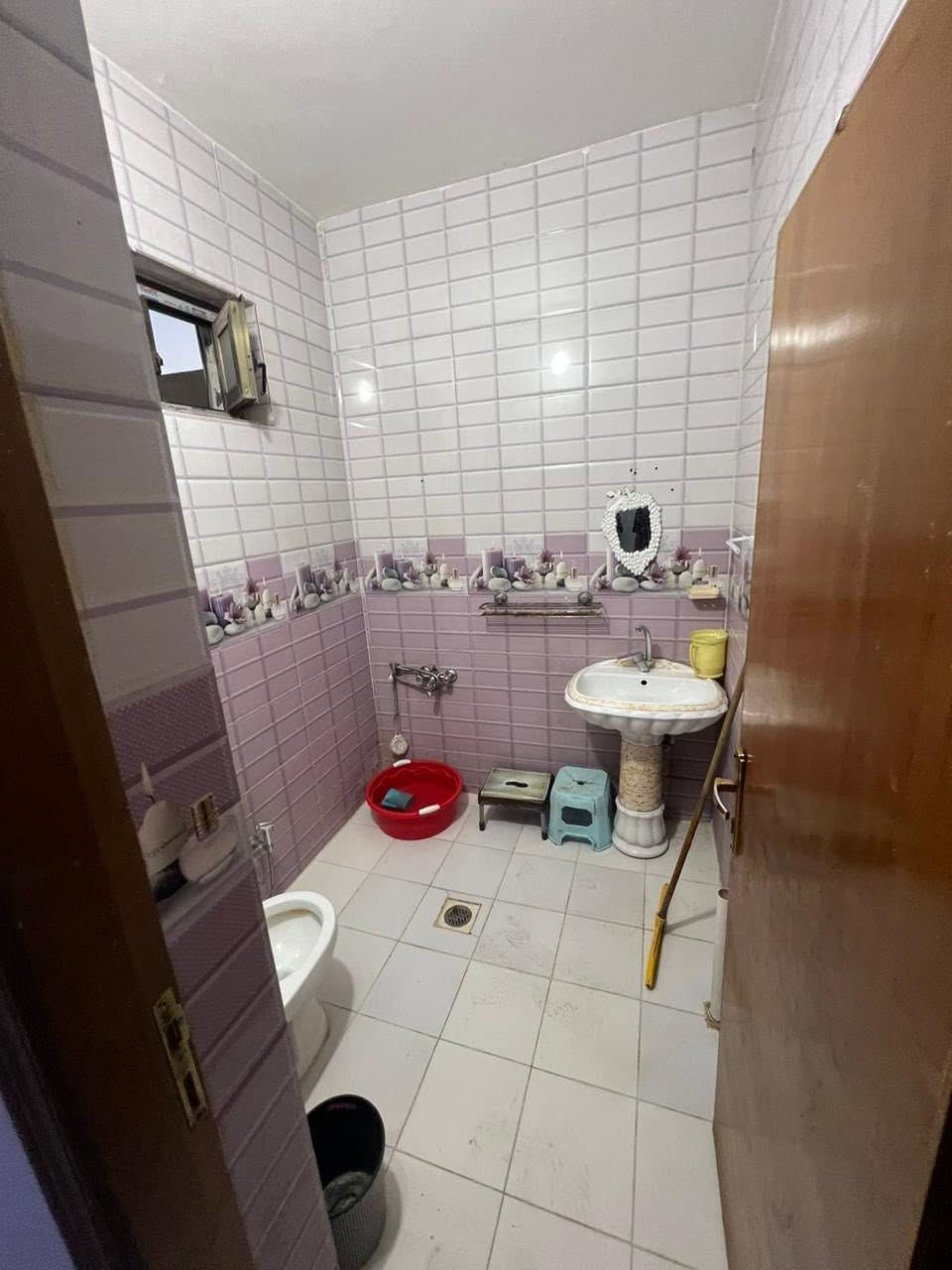 للإيجار في السيدية
طابق اول فوق الارضي مساحة 120 متر

🏠 2 غرف نوم 
🏠 صالة 
🏠 مطبخ 
🏠 خدمات 

📍 الموقع: السيدية شارع الصناعة 
————————————
📞للاستفسار:☎️ 
*********** - ***********
📍 أو زيارة:
مكتب الرواد للاستثمار والتطوير العقاري – السيدية
