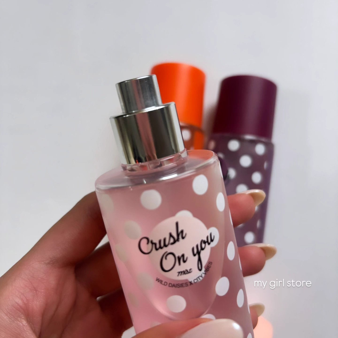 سبلاش رائحتها جميلة جدًا وثباتها عالي، يعني عندما الاستخدام  ستشعرين برائحتك المنعشة طوال الوقت
تعطي إحساس النظافة، والزهور، والانتعاش، والأنوثة 😍
الكميات محدودة جدًا 🫶🏾
من الأشياء التي يجب أن تكون دائمًا في حقيبتكِ يا عزيزتي 🎀
السعر 4000 دينار
متوفر توصيل


**إذا كنت صاحب هذا الإعلان وتريد حذفه لأي سبب، رجاءا أرسل رسالة إلى الدعم الفني**