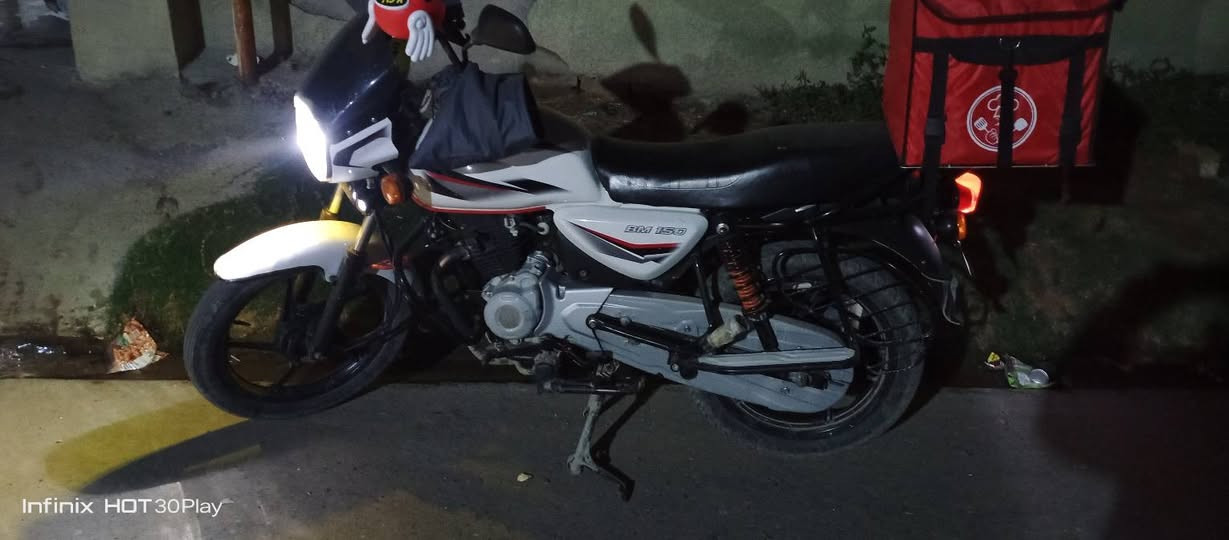 بوكسر 21 ارقام كاملة انكليزي وداخله هزة الدراجة نضيفة 
السعر مليون و850 بيها مجال بسيط تحويل ثاني يوم 
المكان/ ديالى/بعقوبة ***********
